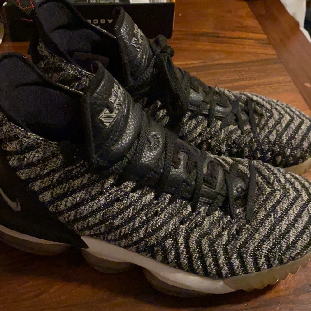 Nike Lebron 16 “Oreo” Colorway